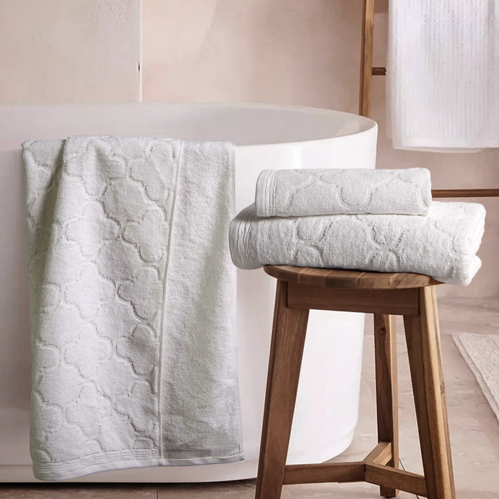 Luxury White Textured Bath Towel – Elegant Embroidered Design