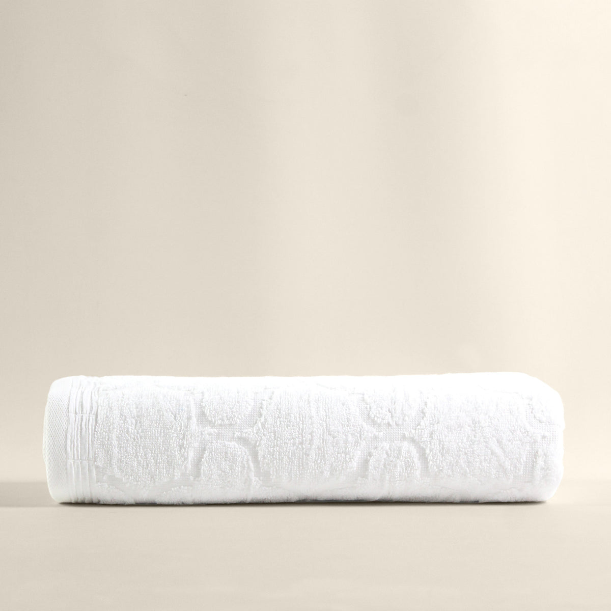 Luxury White Textured Bath Towel – Elegant Embroidered Design