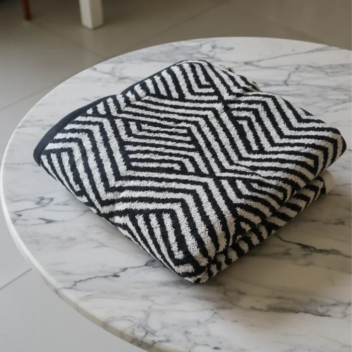 Black & White Geometric Pattern Textured Bath Mat